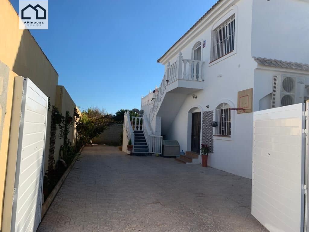 4 makuuhuone Huvila myytävänä paikassa La Zenia mukana 
autotalli - 899 500 € (Ref: 9506871)