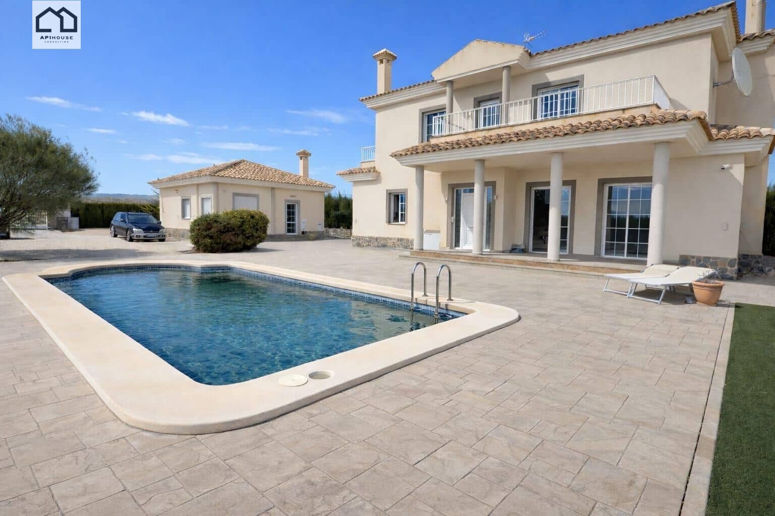 Chalet de 6 habitaciones en Pinoso en venta con piscina - 445.000 € (Ref: 9530433)