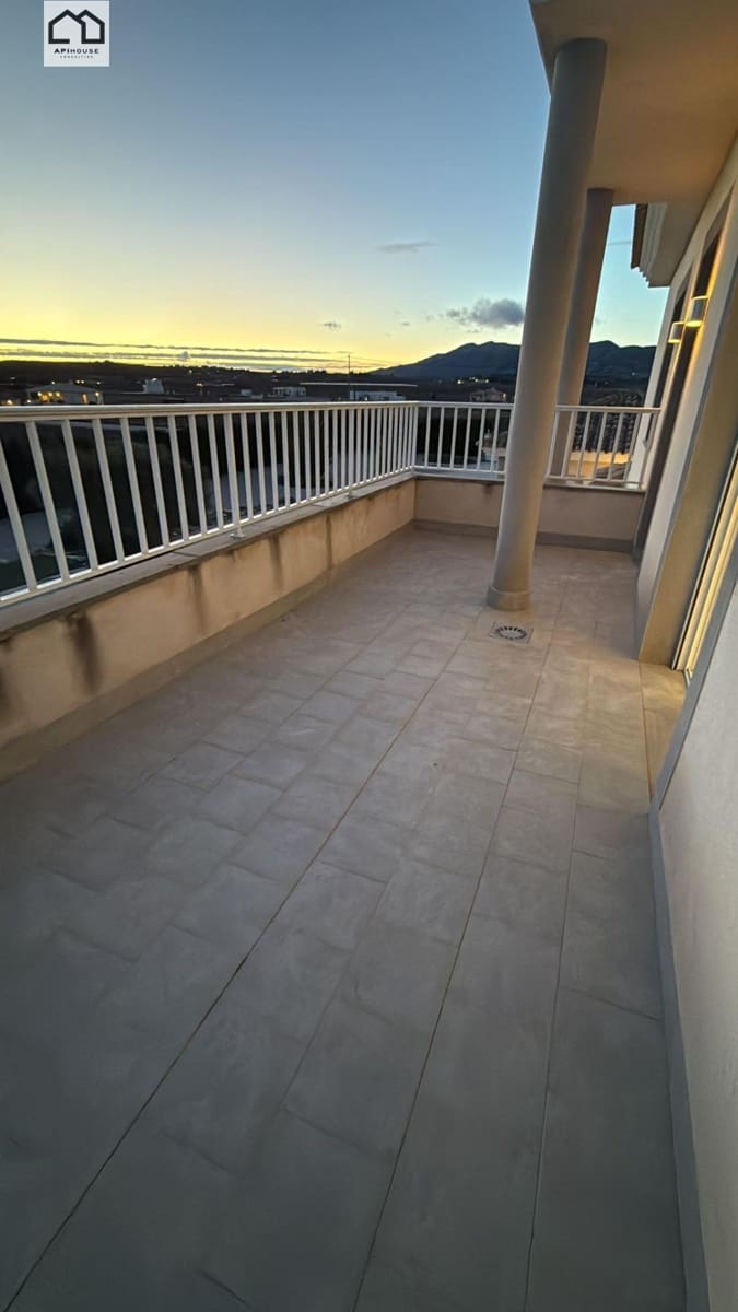 Chalet de 6 habitaciones en Pinoso en venta con piscina - 445.000 € (Ref: 9530433)