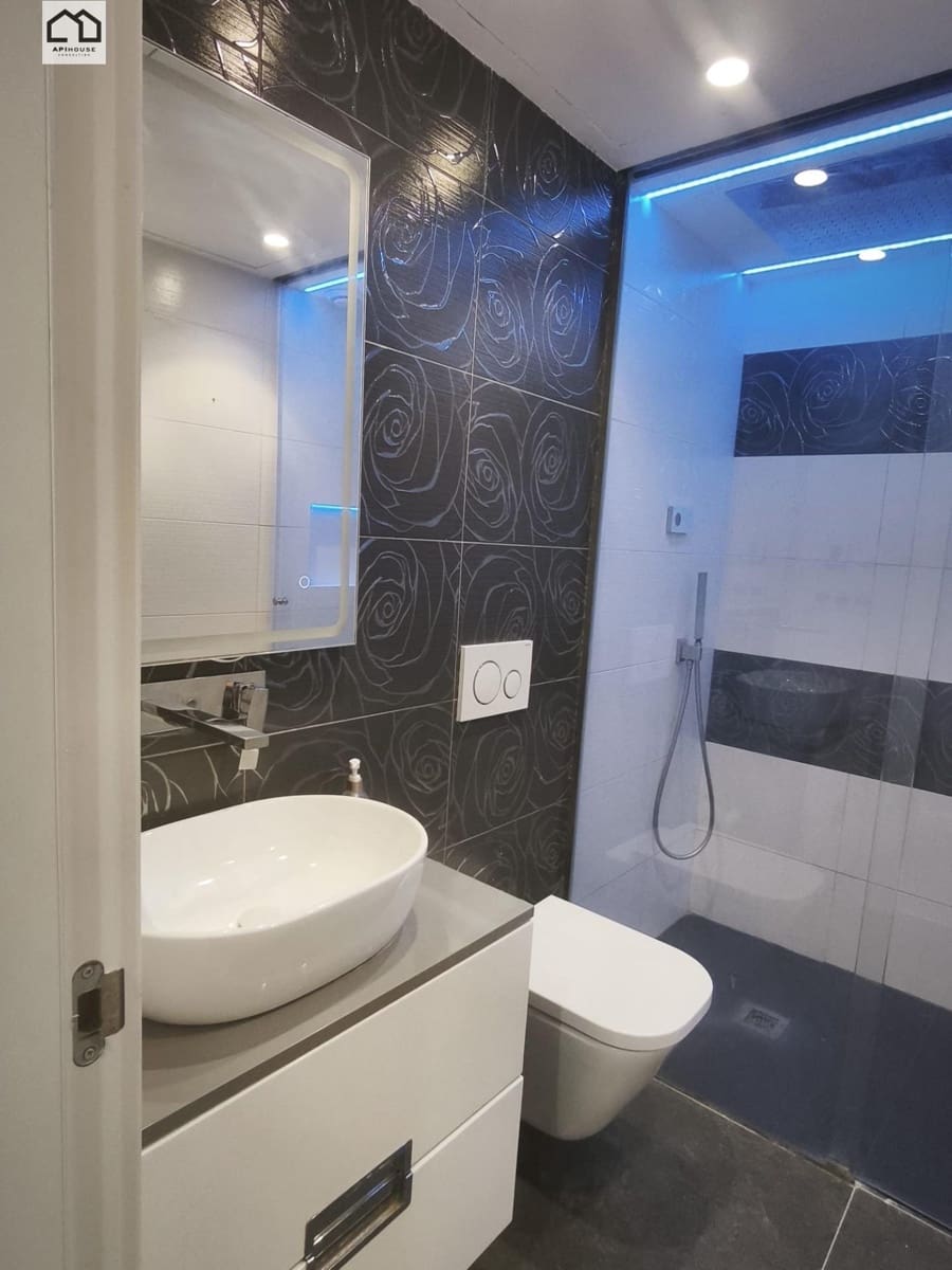 3 bedroom Flat for sale in Torrevieja with garage - € 355,000 (Ref: 9551913)