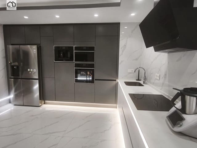 3 soverom Leilighet til salgs i Centro, Torrevieja med garasje - € 355 000 (Ref: 9551913)