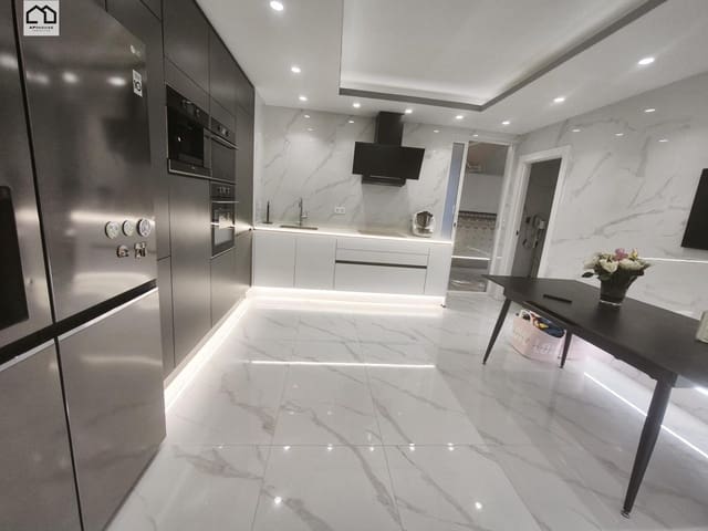 3 soverom Leilighet til salgs i Centro, Torrevieja med garasje - € 355 000 (Ref: 9551913)