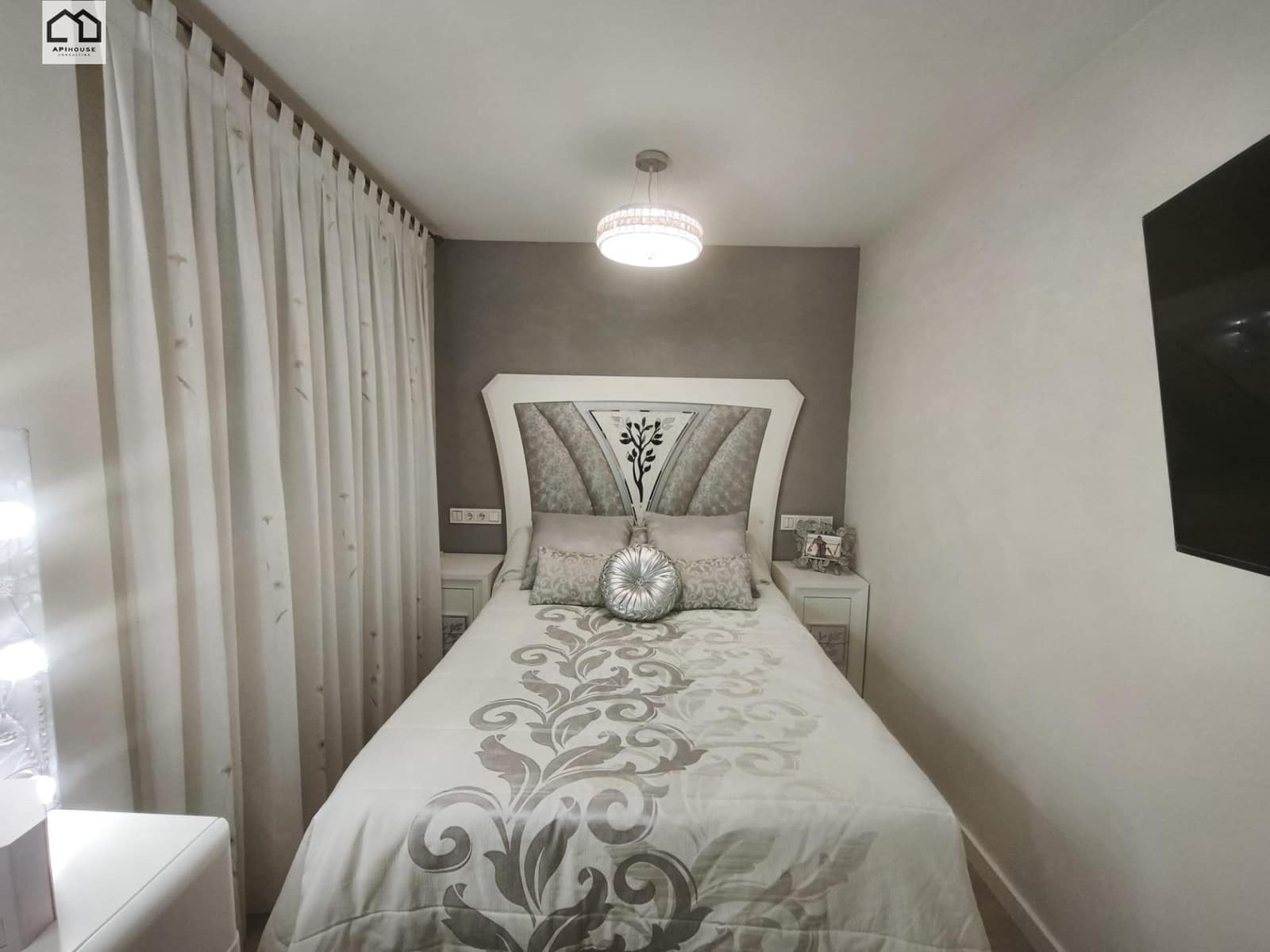 3 bedroom Flat for sale in Torrevieja with garage - € 355,000 (Ref: 9551913)