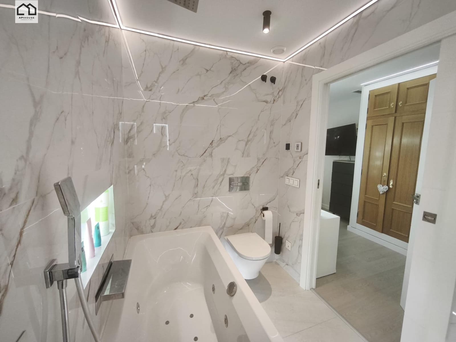 3 bedroom Flat for sale in Torrevieja with garage - € 355,000 (Ref: 9551913)