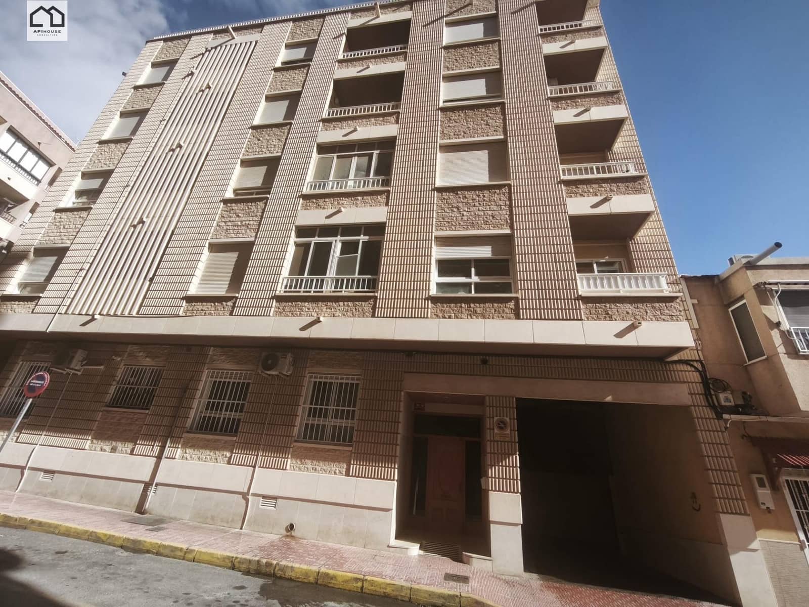 3 bedroom Flat for sale in Torrevieja with garage - € 355,000 (Ref: 9551913)