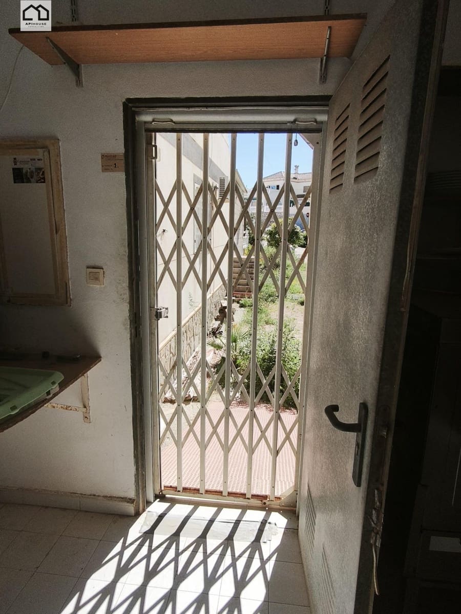 3 sovrum Företag till salu i Blue Lagoon med pool garage - 375 000 € (Ref: 9702134)