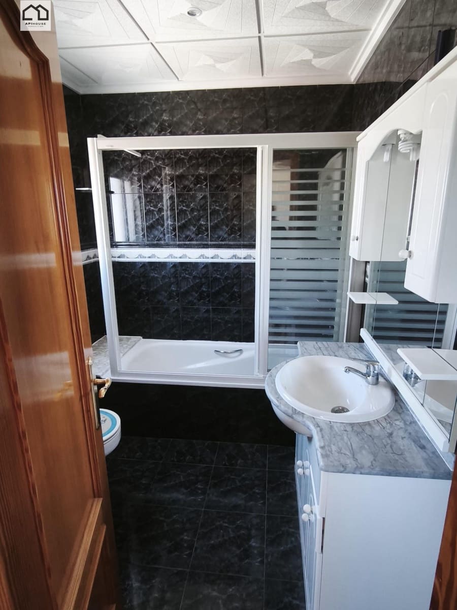 3 sovrum Företag till salu i Blue Lagoon med pool garage - 375 000 € (Ref: 9702134)