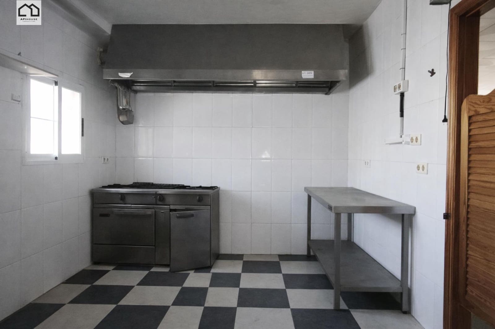 3 sovrum Företag till salu i Blue Lagoon med pool garage - 375 000 € (Ref: 9702134)