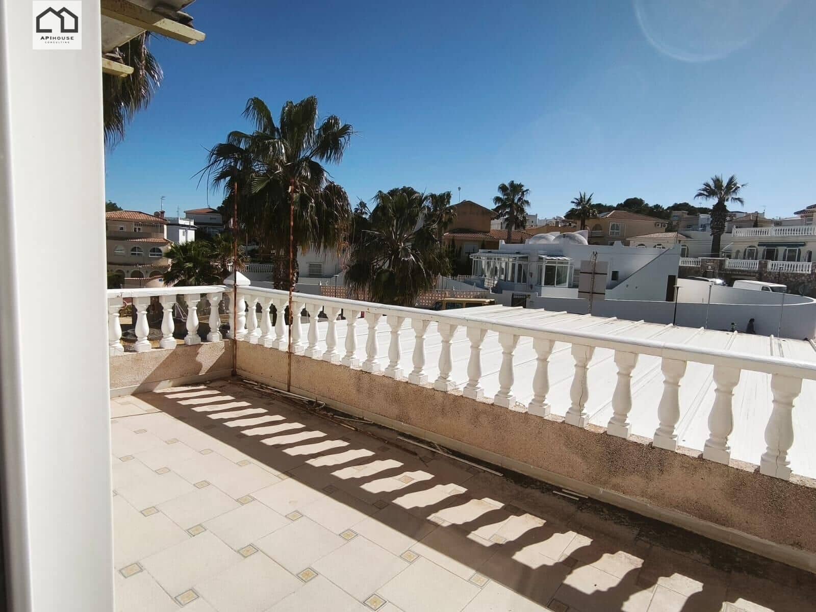 3 sovrum Företag till salu i Blue Lagoon med pool garage - 375 000 € (Ref: 9702134)