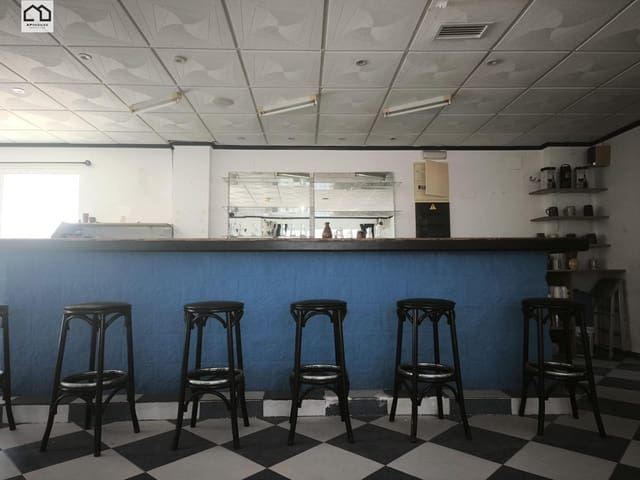 3 sovrum Företag till salu i Blue Lagoon med pool garage - 375 000 € (Ref: 9702134)