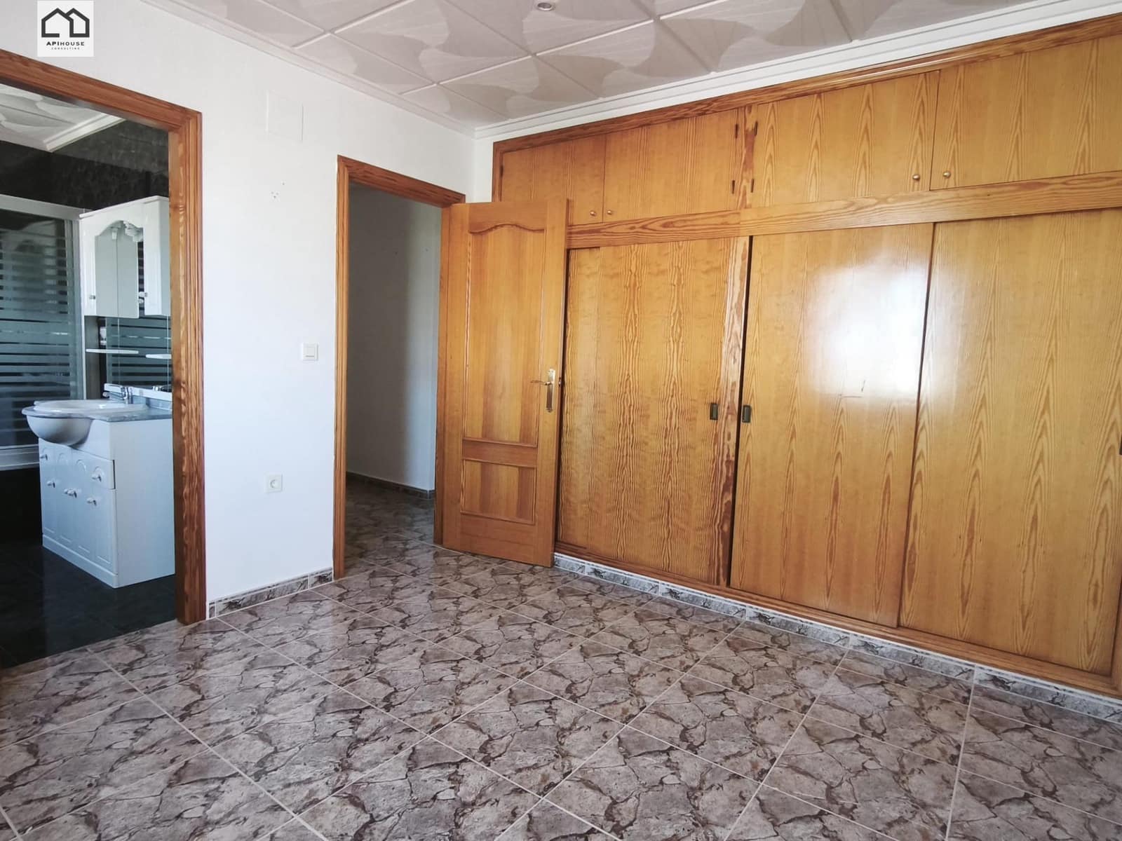 3 sovrum Företag till salu i Blue Lagoon med pool garage - 375 000 € (Ref: 9702134)