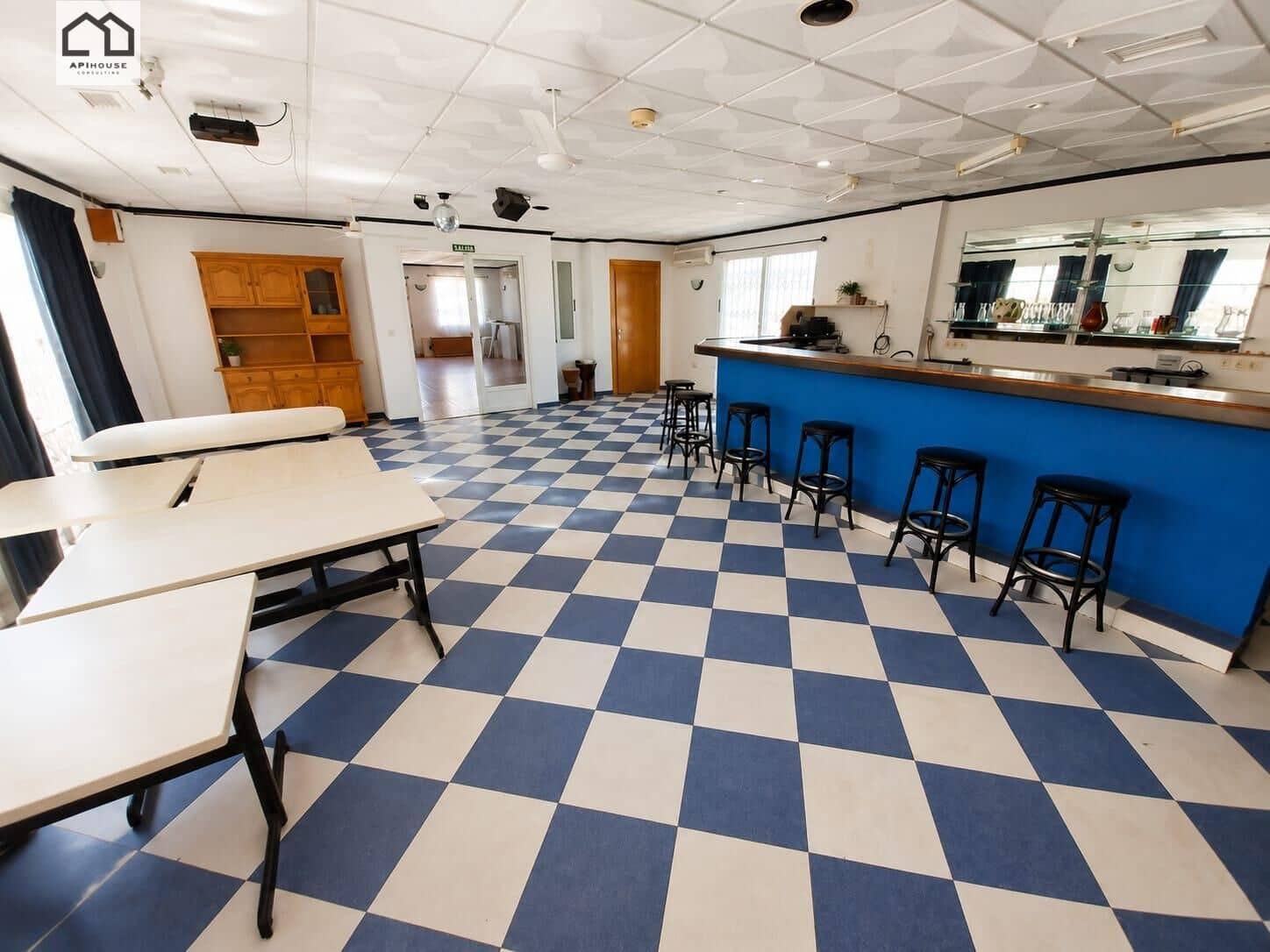 3 soveværelse Virksomhed til salg i Blue Lagoon med swimmingpool garage - € 375.000 (Ref: 9702134)