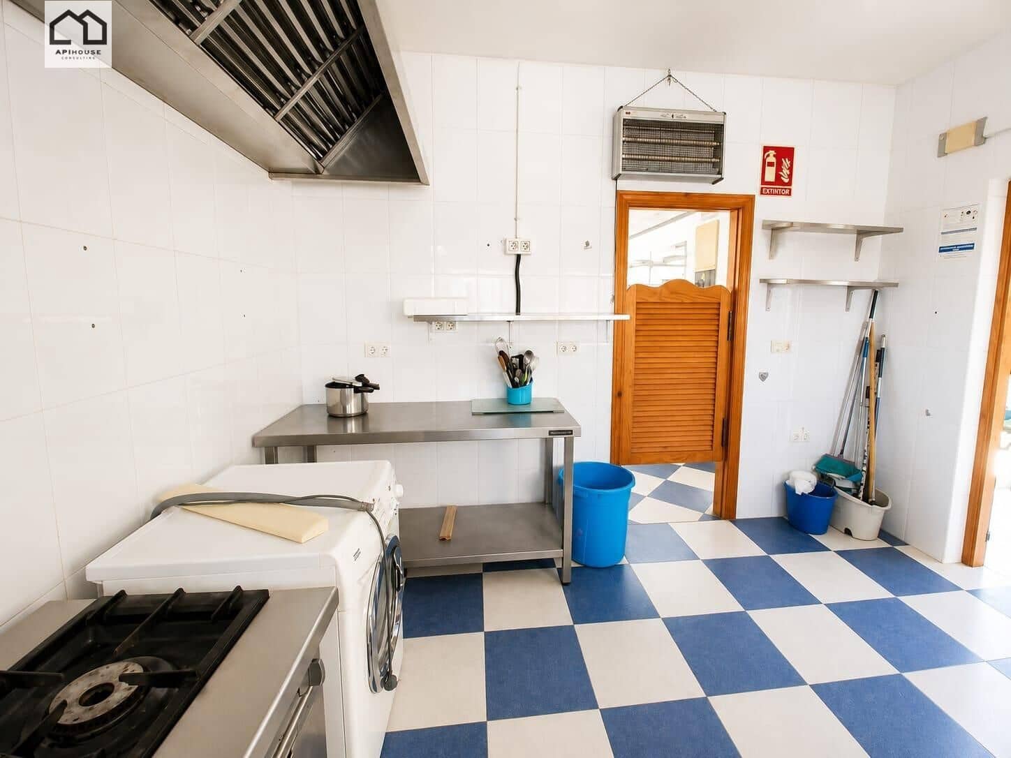 3 soveværelse Virksomhed til salg i Blue Lagoon med swimmingpool garage - € 375.000 (Ref: 9702134)