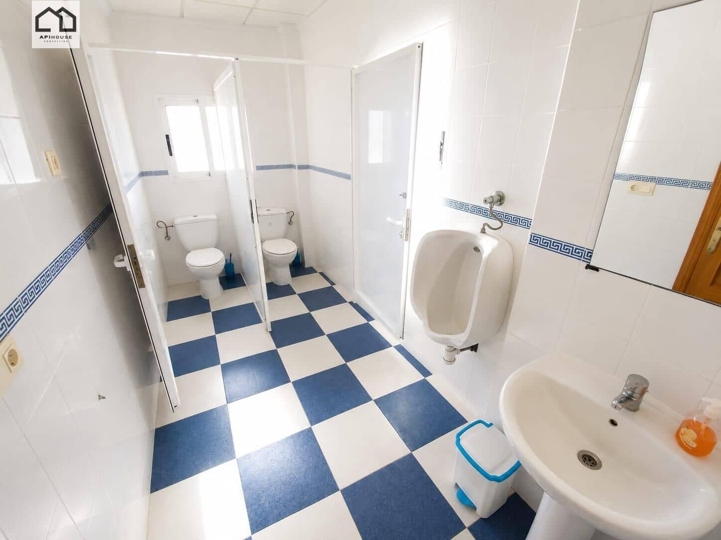 3 soveværelse Virksomhed til salg i Blue Lagoon med swimmingpool garage - € 375.000 (Ref: 9702134)