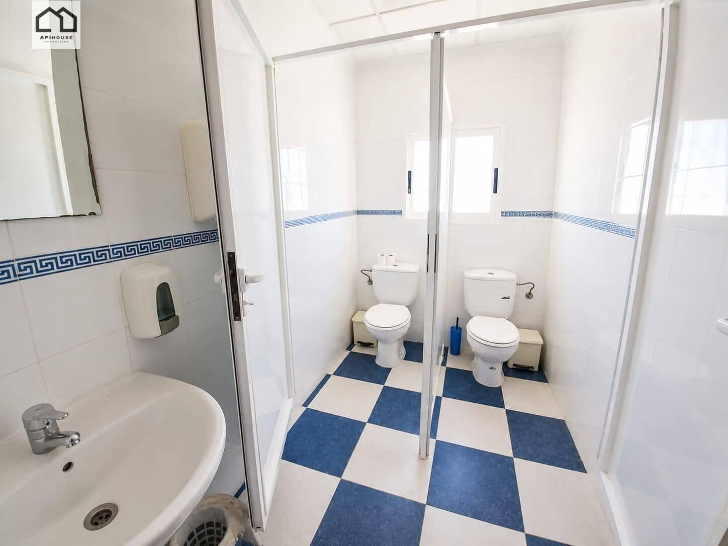 3 soveværelse Virksomhed til salg i Blue Lagoon med swimmingpool garage - € 375.000 (Ref: 9702134)