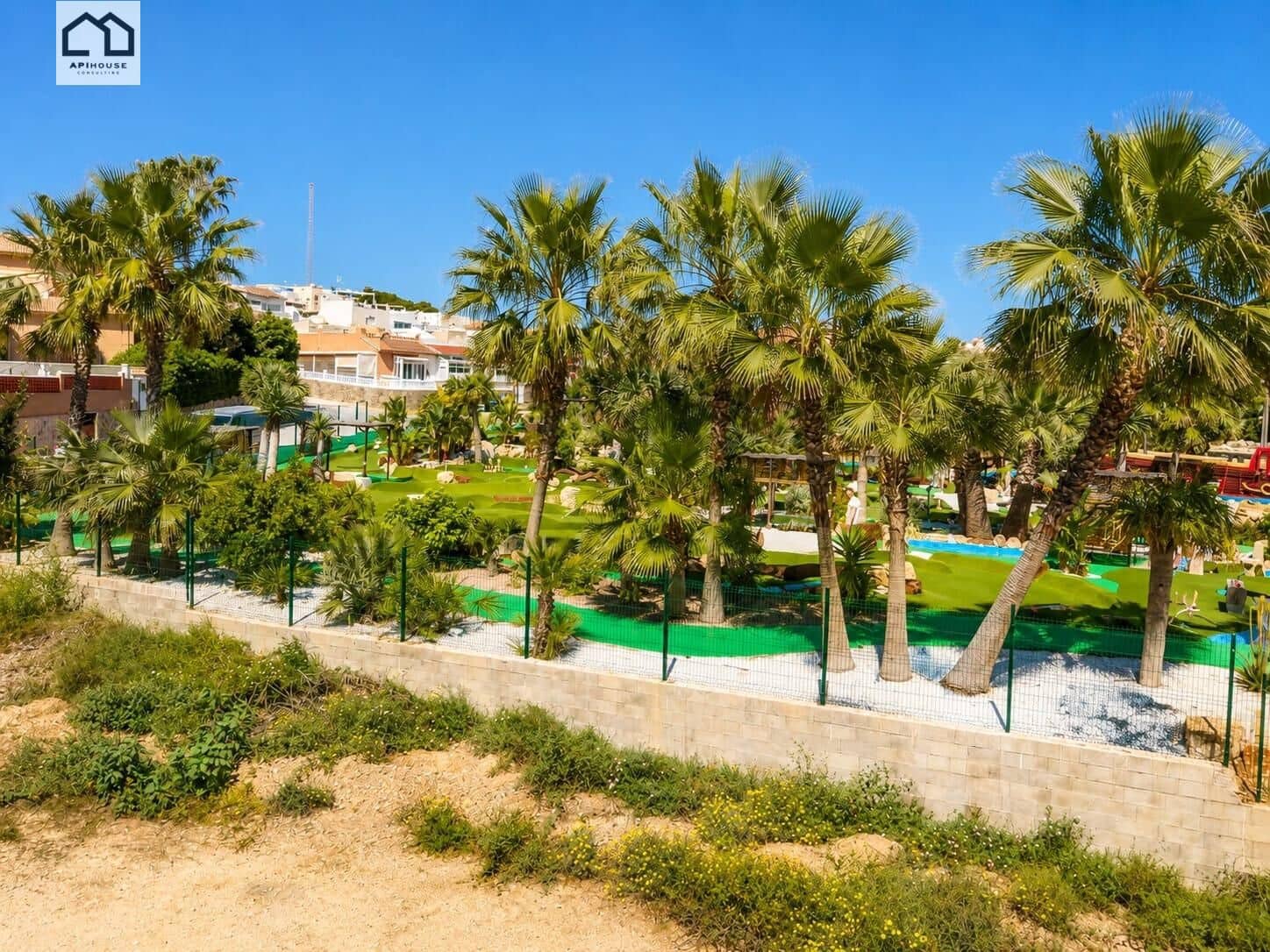 3 soveværelse Virksomhed til salg i Blue Lagoon med swimmingpool garage - € 375.000 (Ref: 9702134)