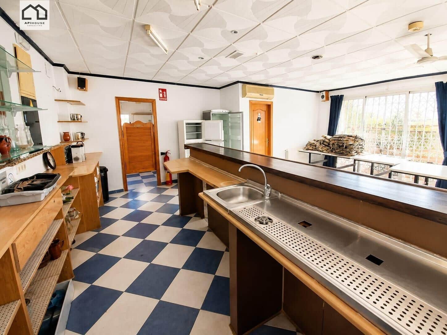 3 soveværelse Virksomhed til salg i Blue Lagoon med swimmingpool garage - € 375.000 (Ref: 9702134)
