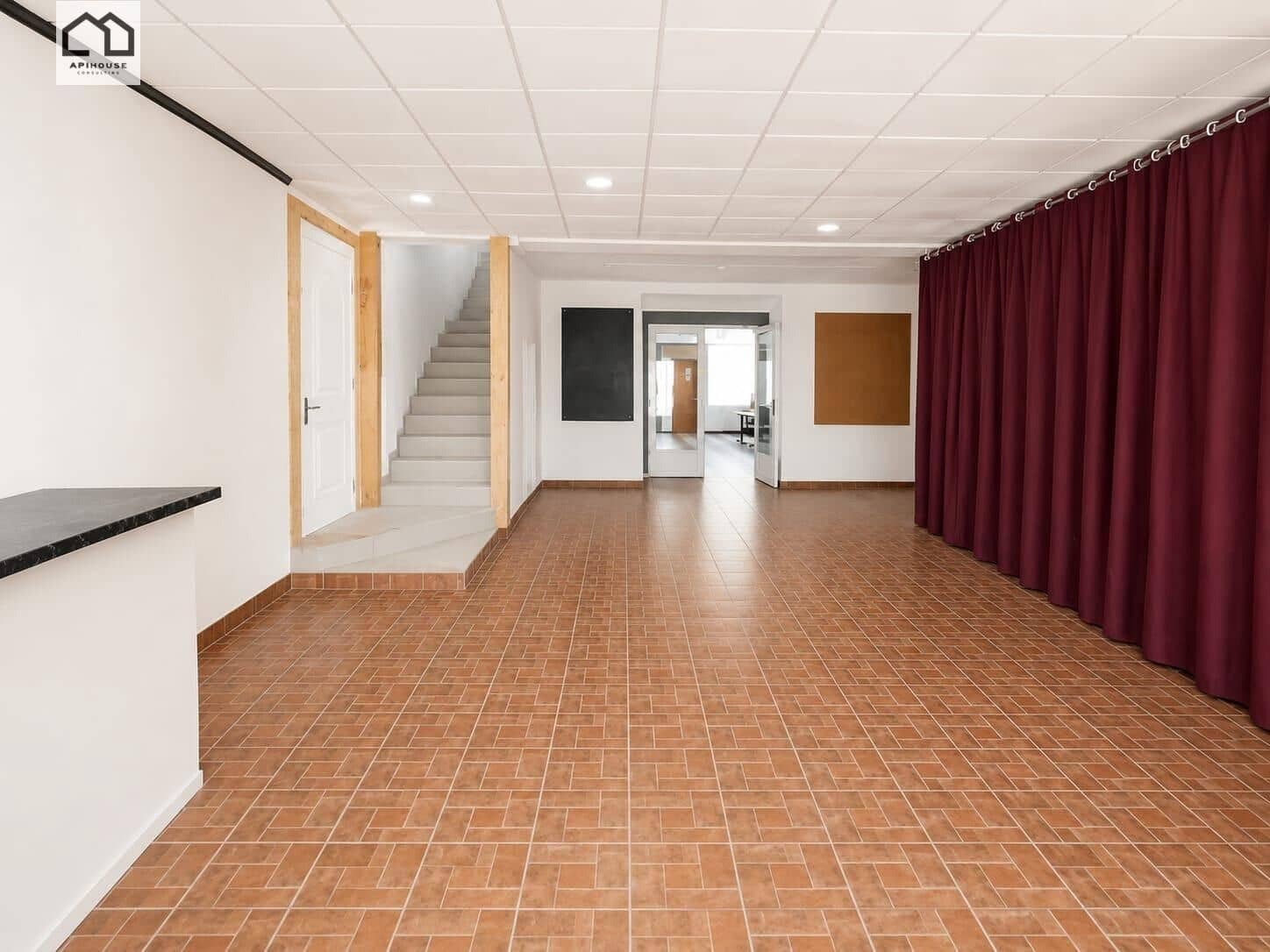 3 soveværelse Virksomhed til salg i Blue Lagoon med swimmingpool garage - € 375.000 (Ref: 9702134)