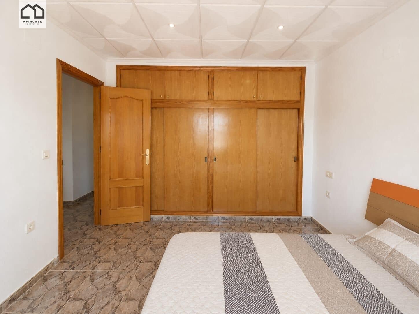 3 soveværelse Virksomhed til salg i Blue Lagoon med swimmingpool garage - € 375.000 (Ref: 9702134)