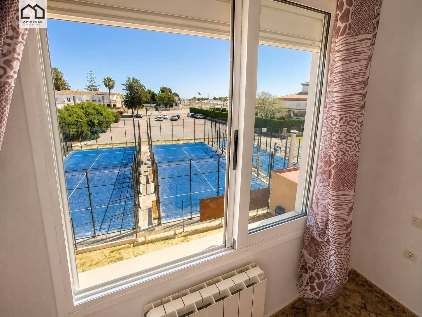 3 soveværelse Virksomhed til salg i Blue Lagoon med swimmingpool garage - € 375.000 (Ref: 9702134)