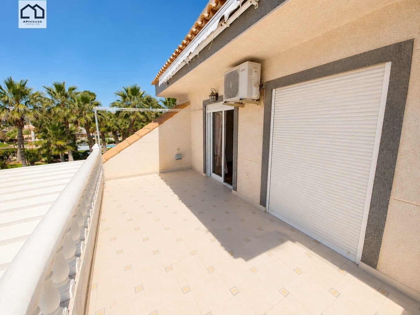 3 soveværelse Virksomhed til salg i Blue Lagoon med swimmingpool garage - € 375.000 (Ref: 9702134)