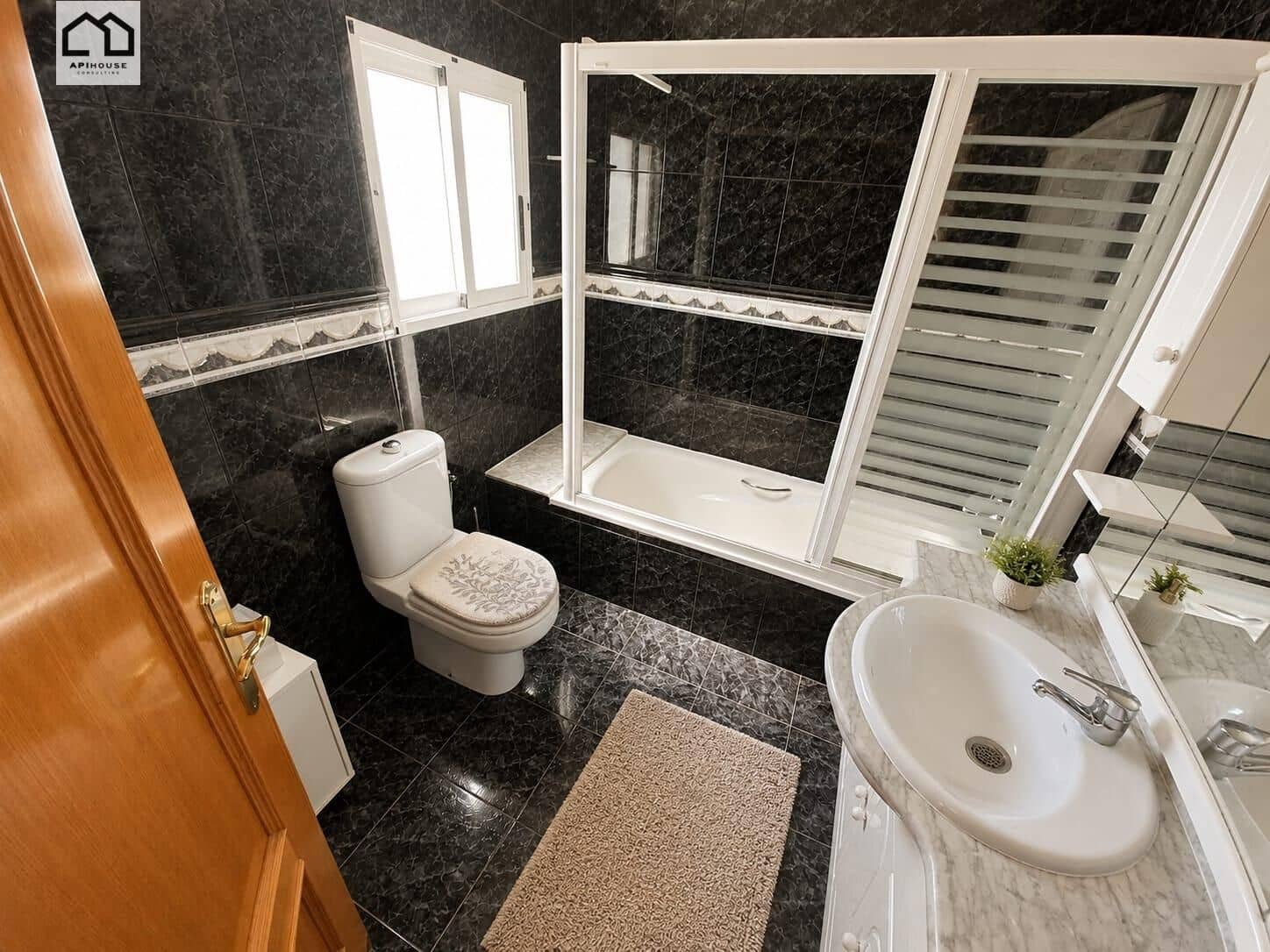 3 soveværelse Virksomhed til salg i Blue Lagoon med swimmingpool garage - € 375.000 (Ref: 9702134)