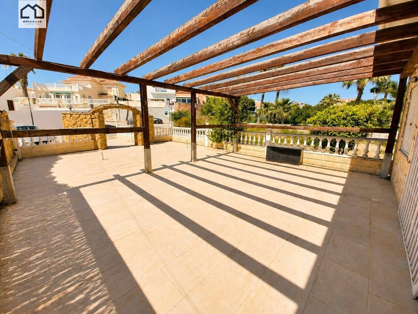 3 soveværelse Virksomhed til salg i Blue Lagoon med swimmingpool garage - € 375.000 (Ref: 9702134)