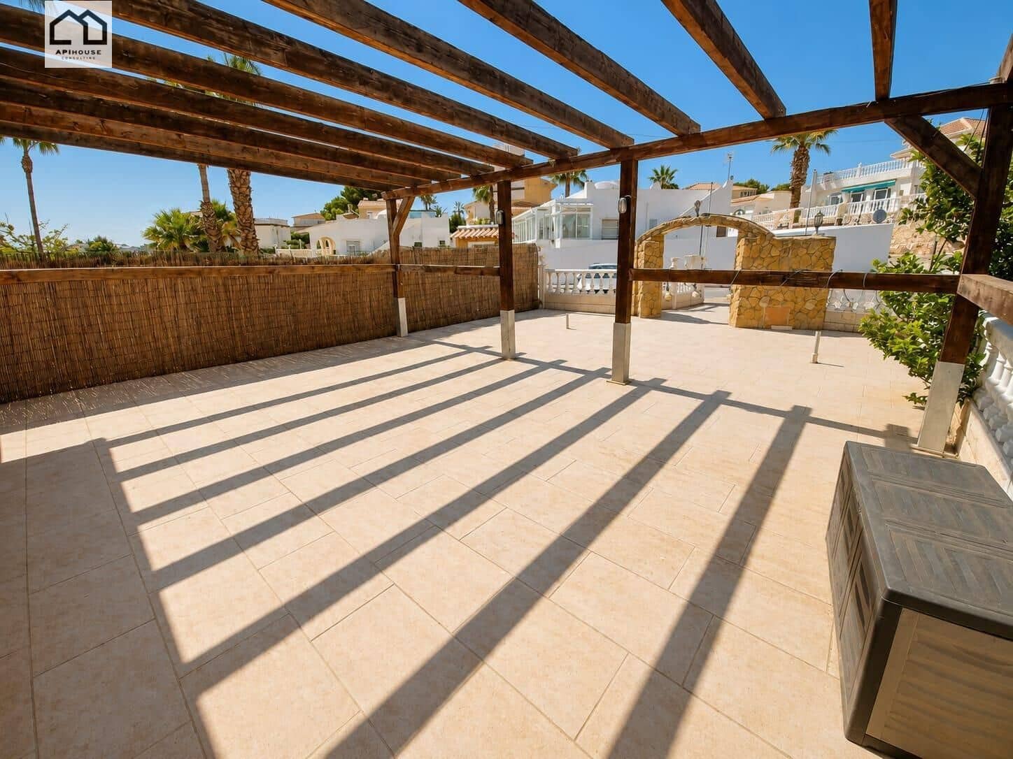 3 soveværelse Virksomhed til salg i Blue Lagoon med swimmingpool garage - € 375.000 (Ref: 9702134)