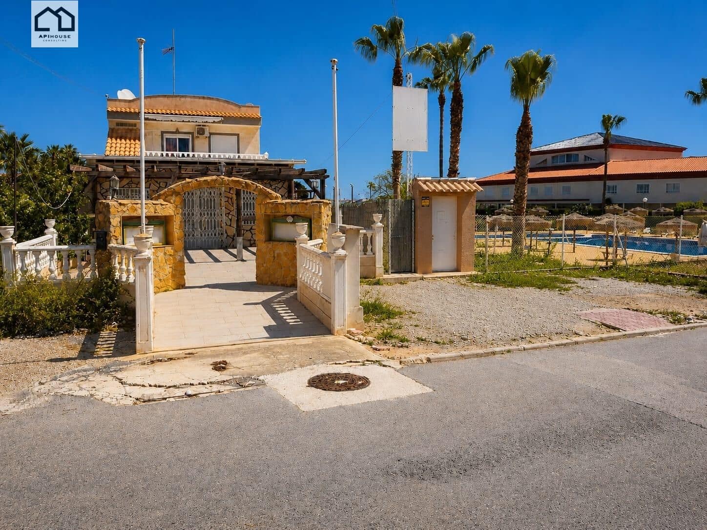 3 soveværelse Virksomhed til salg i Blue Lagoon med swimmingpool garage - € 375.000 (Ref: 9702134)