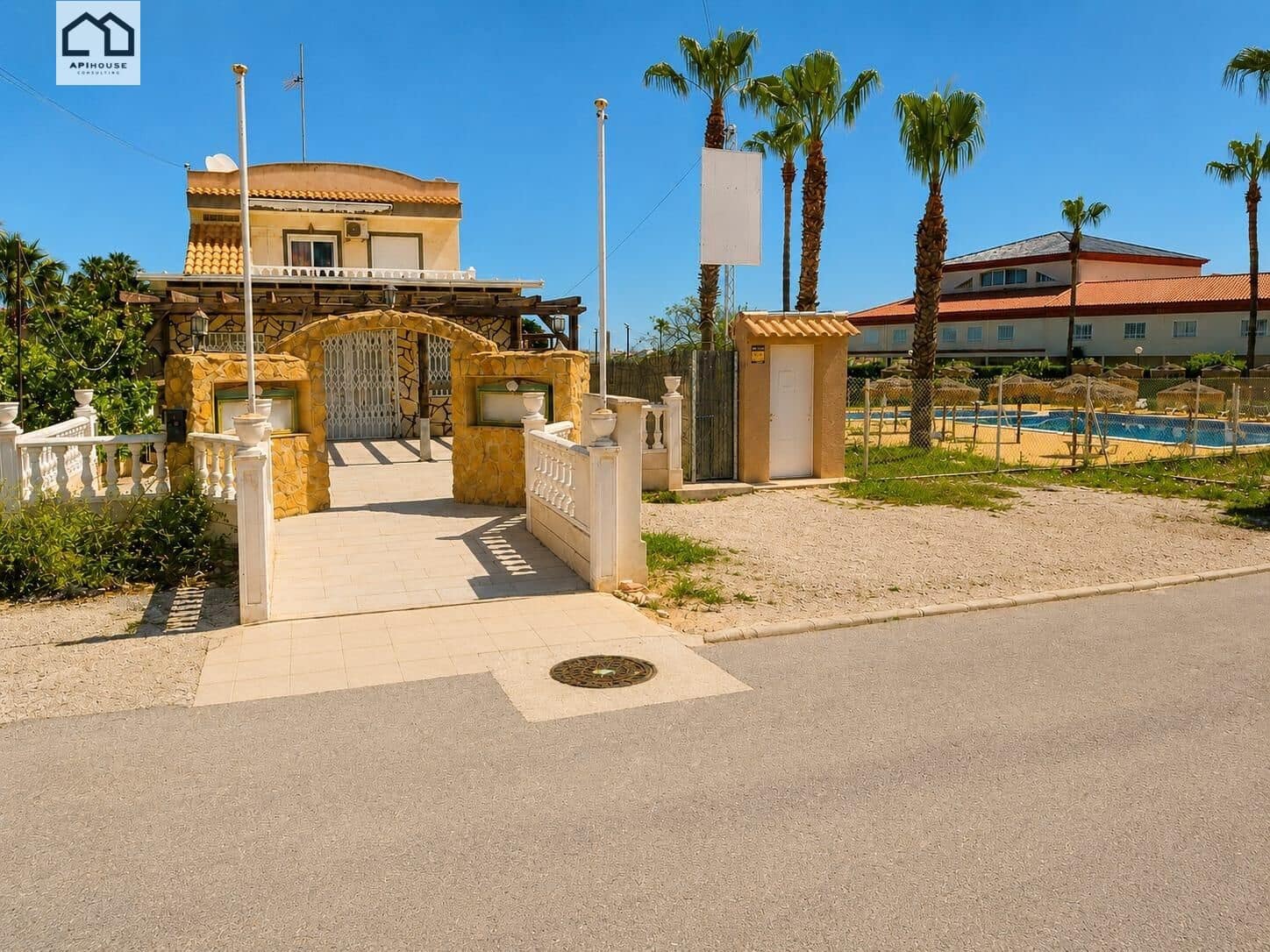 3 soveværelse Virksomhed til salg i Blue Lagoon med swimmingpool garage - € 375.000 (Ref: 9702134)