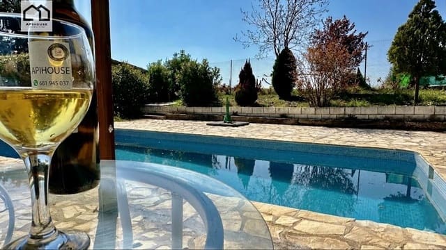 2 bedroom Villa for sale in El Casar de Escalona with pool - € 125,900 (Ref: 9752288)