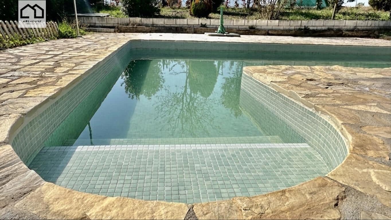 2 bedroom Villa for sale in El Casar de Escalona with pool - € 125,900 (Ref: 9752288)