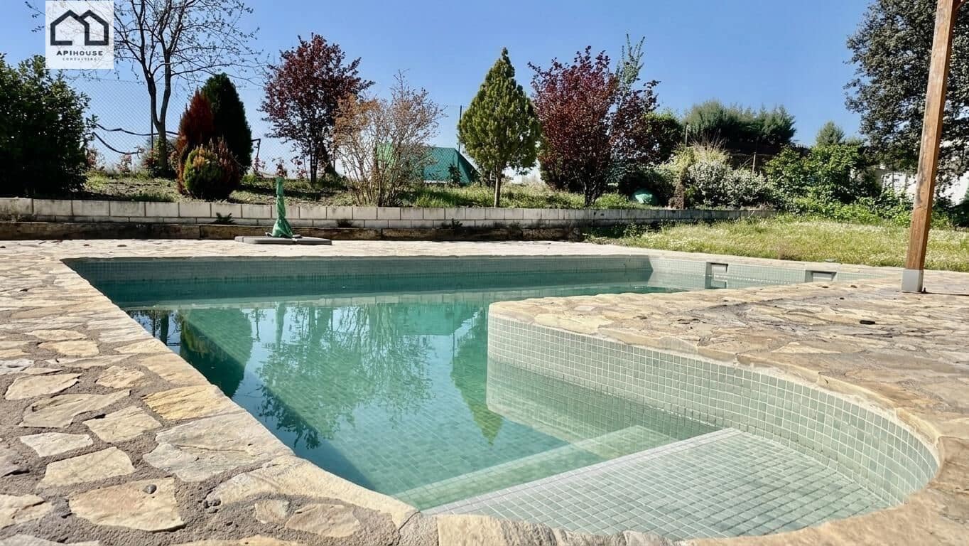 2 bedroom Villa for sale in El Casar de Escalona with pool - € 125,900 (Ref: 9752288)