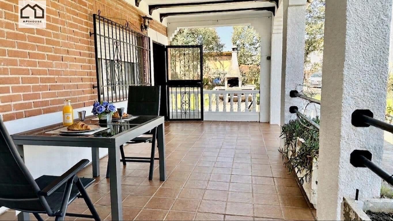 2 bedroom Villa for sale in El Casar de Escalona with pool - € 125,900 (Ref: 9752288)