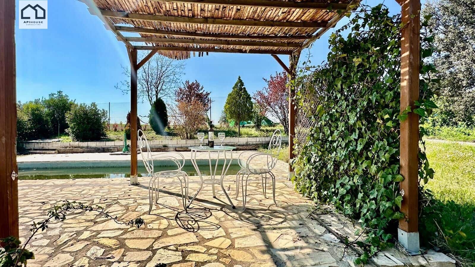 2 bedroom Villa for sale in El Casar de Escalona with pool - € 125,900 (Ref: 9752288)