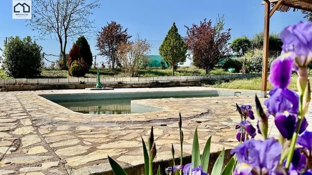 2 bedroom Villa for sale in El Casar de Escalona with pool - € 125,900 (Ref: 9752288)