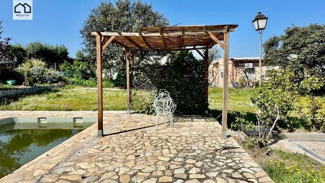 2 bedroom Villa for sale in El Casar de Escalona with pool - € 125,900 (Ref: 9752288)