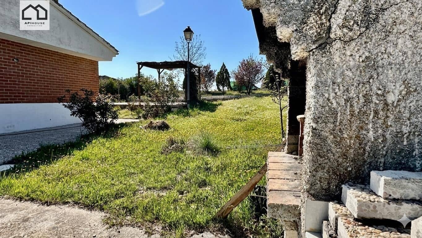 2 bedroom Villa for sale in El Casar de Escalona with pool - € 125,900 (Ref: 9752288)