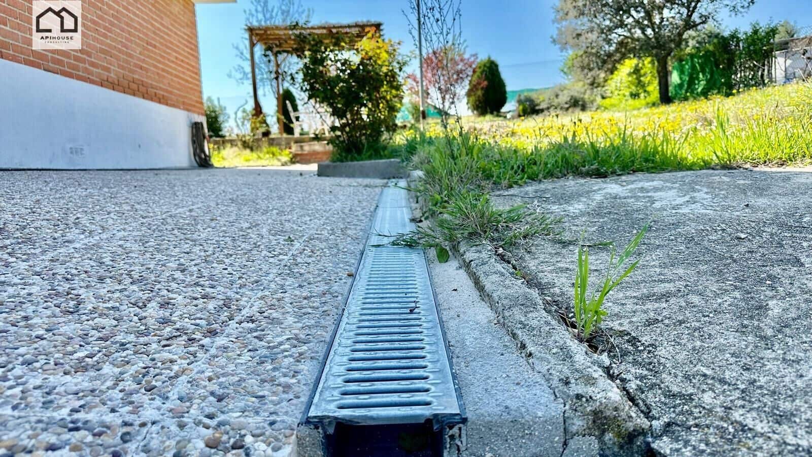 2 bedroom Villa for sale in El Casar de Escalona with pool - € 125,900 (Ref: 9752288)