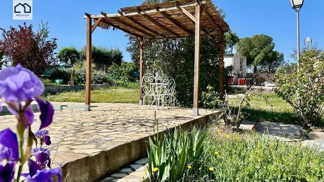 2 bedroom Villa for sale in El Casar de Escalona with pool - € 125,900 (Ref: 9752288)