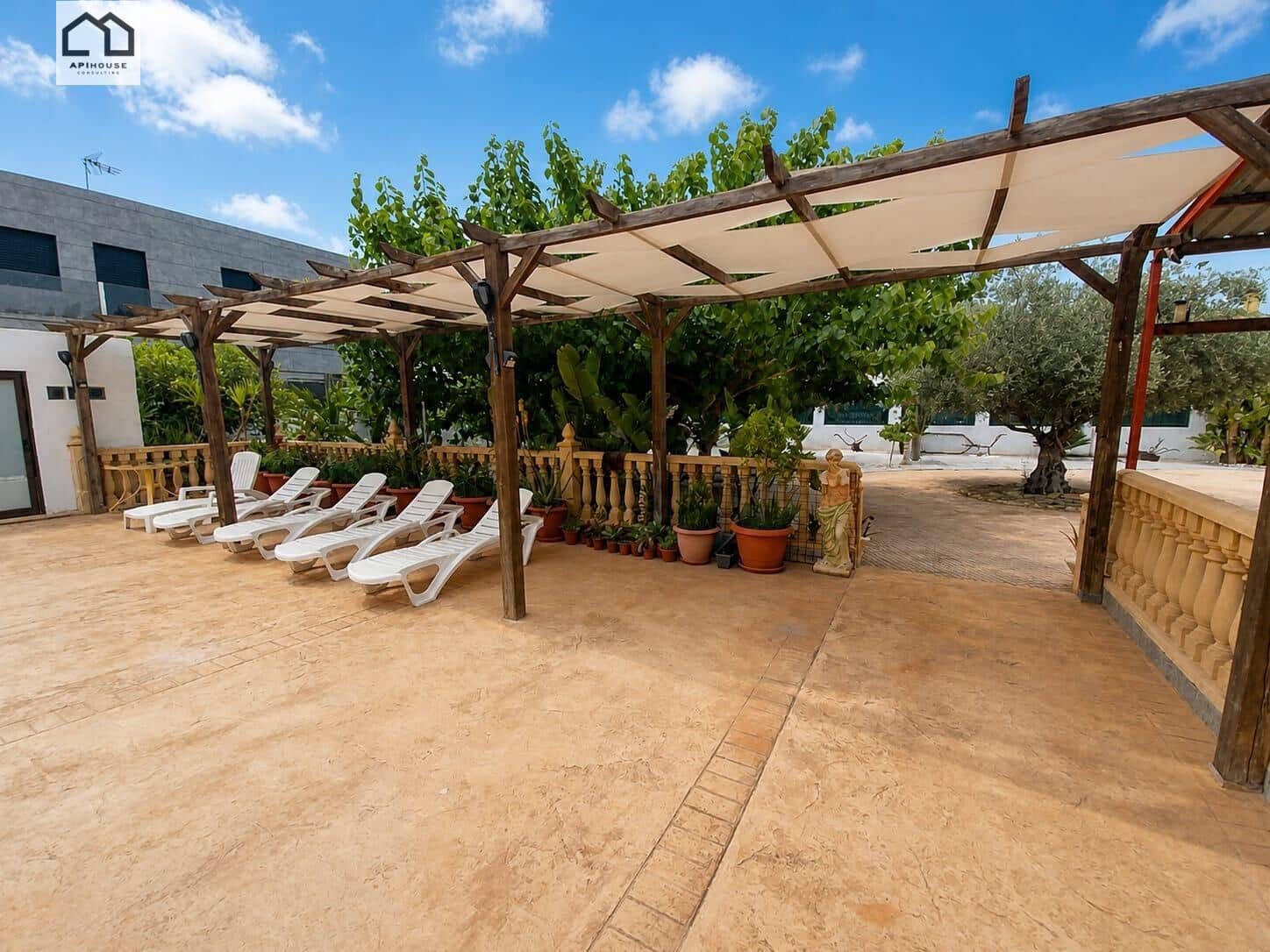 5 bedroom Villa for sale in Almoradi with pool garage - € 1,010,000 (Ref: 9820413)