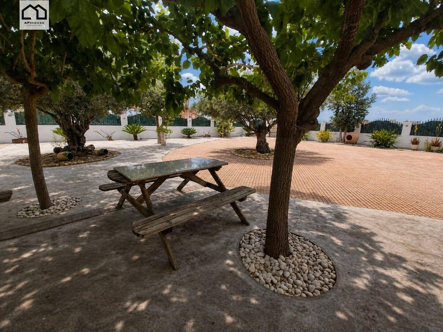 5 bedroom Villa for sale in Almoradi with pool garage - € 1,010,000 (Ref: 9820413)