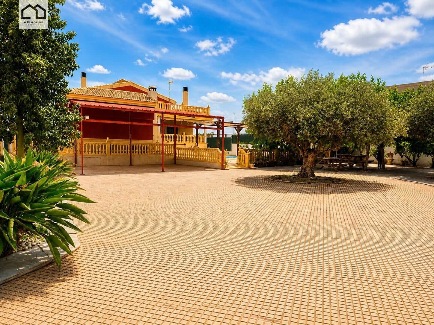 5 bedroom Villa for sale in Almoradi with pool garage - € 1,010,000 (Ref: 9820413)