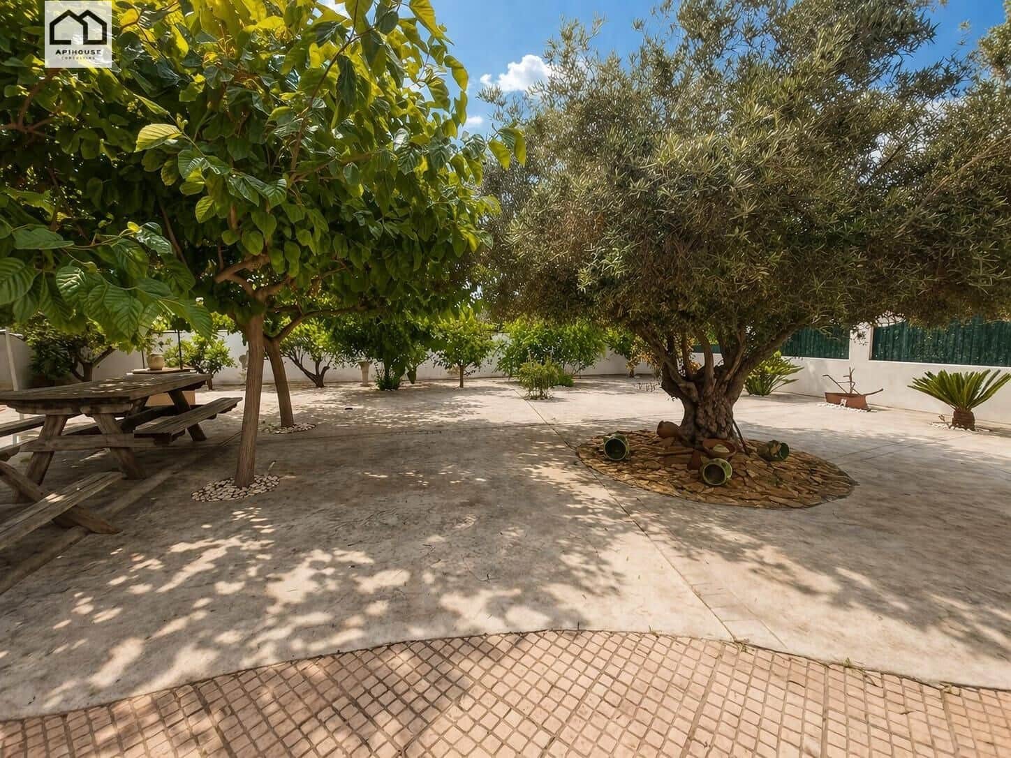5 bedroom Villa for sale in Almoradi with pool garage - € 1,010,000 (Ref: 9820413)