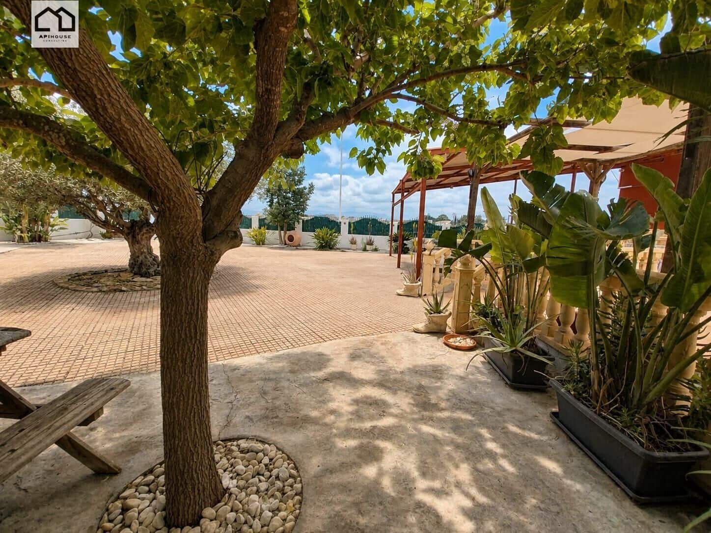 5 bedroom Villa for sale in Almoradi with pool garage - € 1,010,000 (Ref: 9820413)