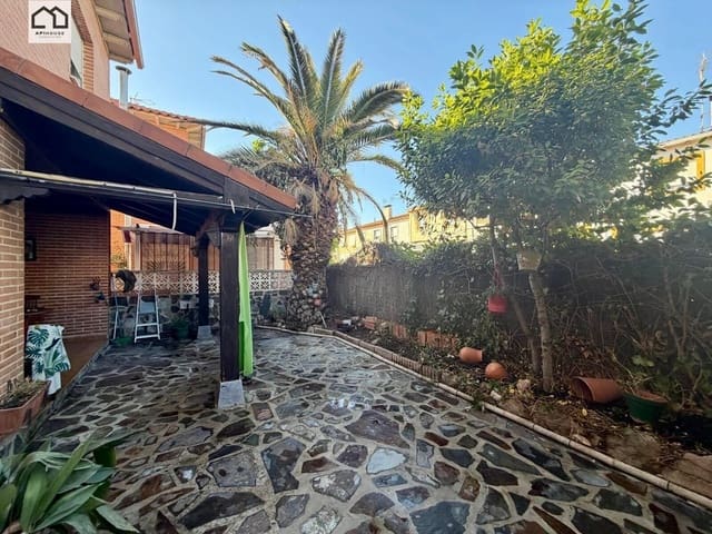 4 bedroom Villa for sale in Numancia de la Sagra with garage - € 279,999 (Ref: 9829378)