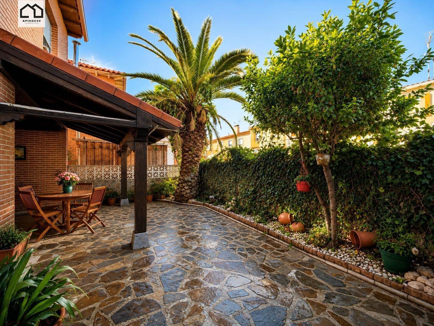 4 bedroom Villa for sale in Numancia de la Sagra with garage - € 274,999 (Ref: 9829378)