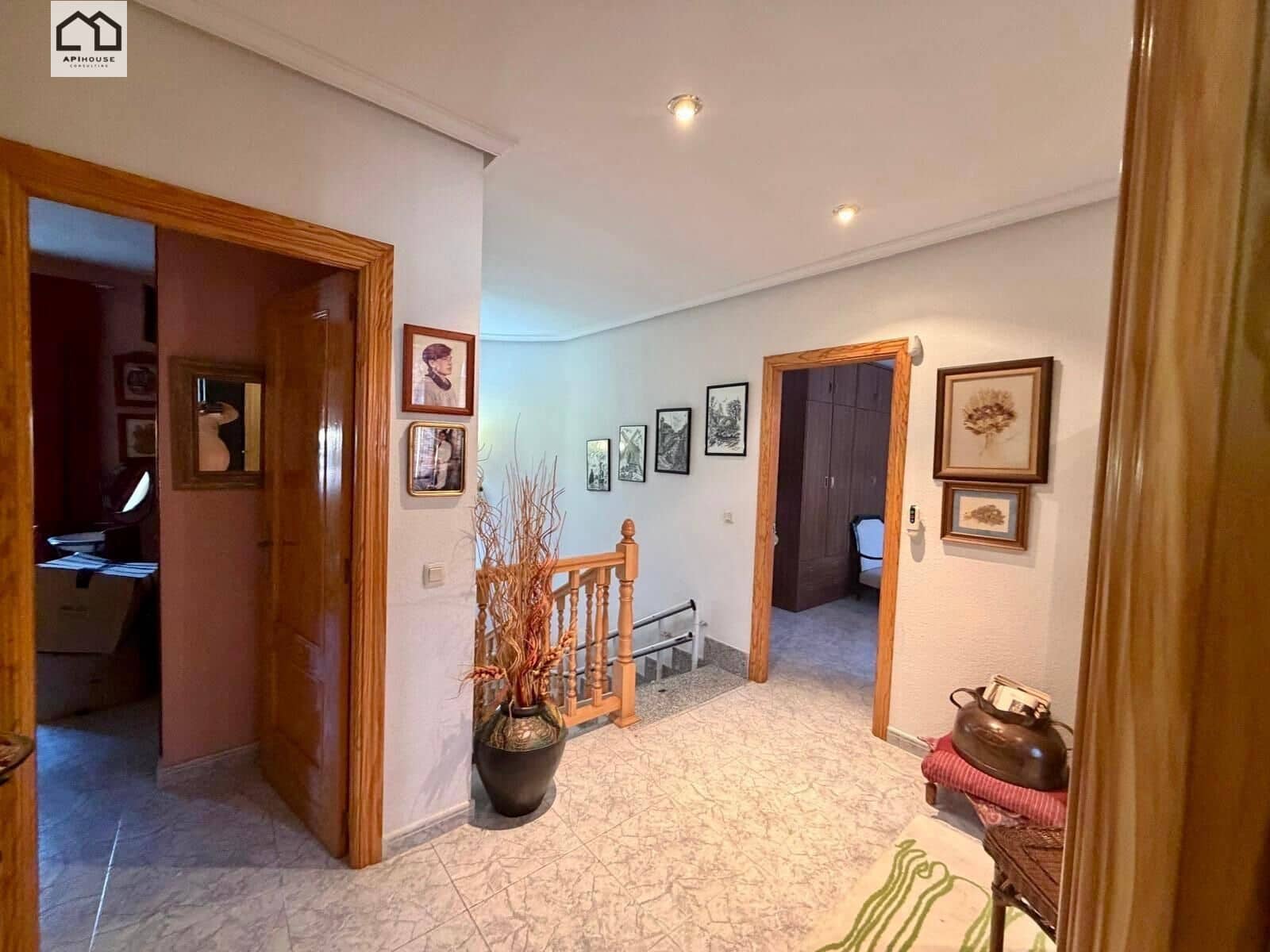 4 bedroom Villa for sale in Numancia de la Sagra with garage - € 274,999 (Ref: 9829378)