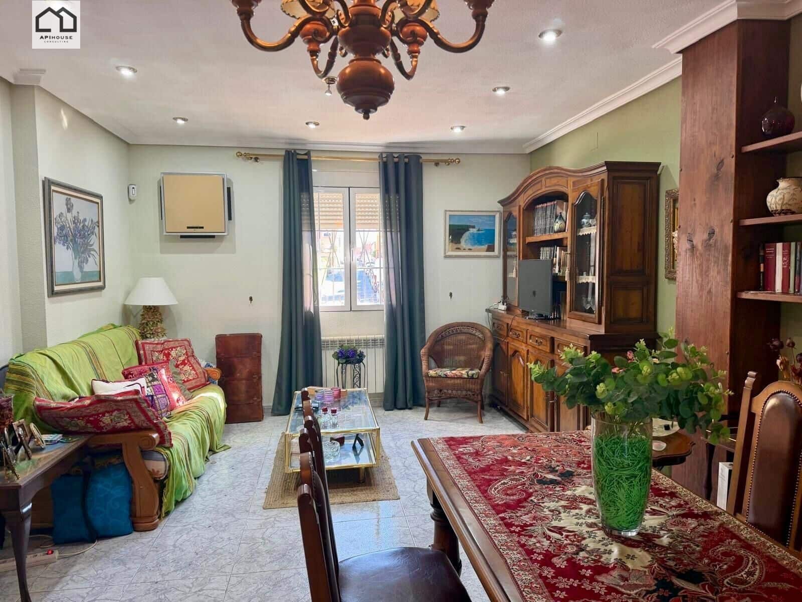 4 bedroom Villa for sale in Numancia de la Sagra with garage - € 274,999 (Ref: 9829378)