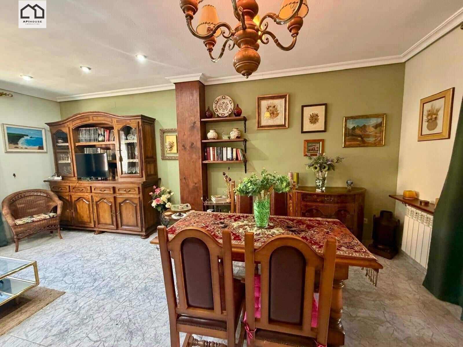 4 bedroom Villa for sale in Numancia de la Sagra with garage - € 274,999 (Ref: 9829378)